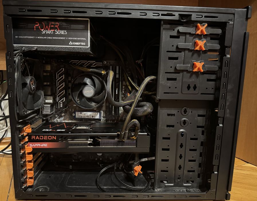 Ігровий компʼютер + монітор (миша hator і килимок hator у подарунок)