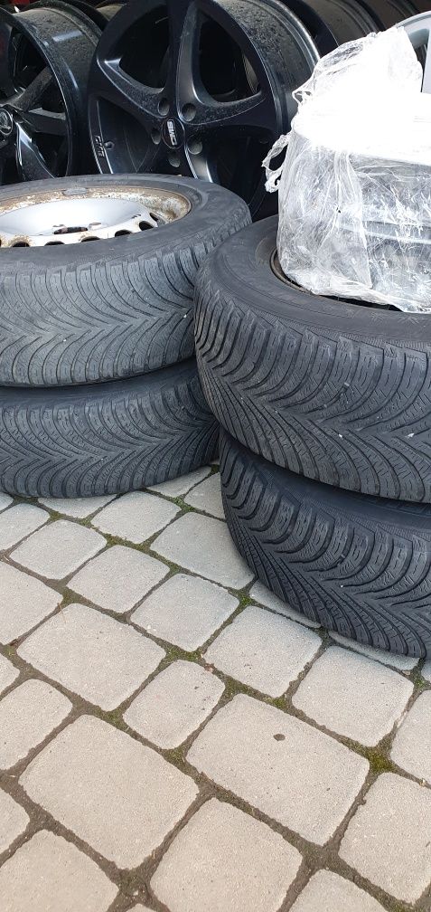 Продам зимнюю  резину с дискам  195/65/15 Michelin alpin 5 с дисками
