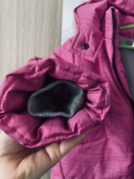 Продам зимову курточку на дівчинку