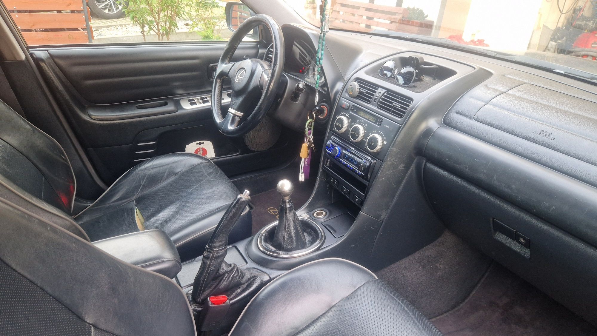 Lexus is200 manual 2004r.