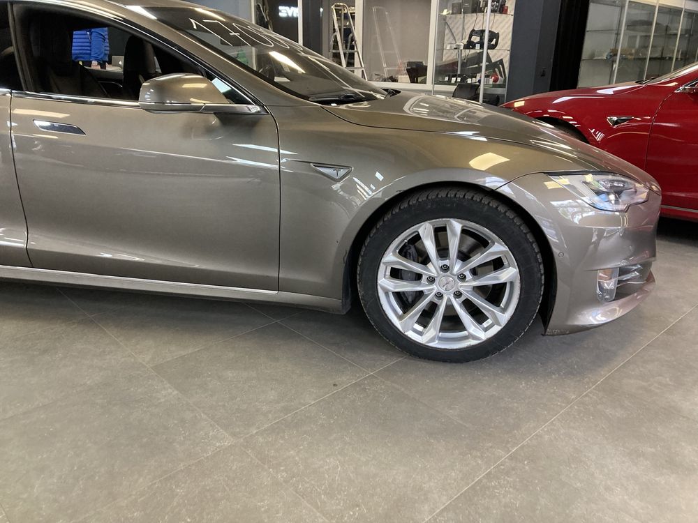 Tesla model S 75D