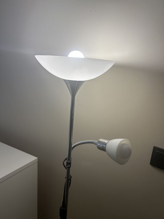 Lampa podłogowa z lampką do czytania Basic srebrna