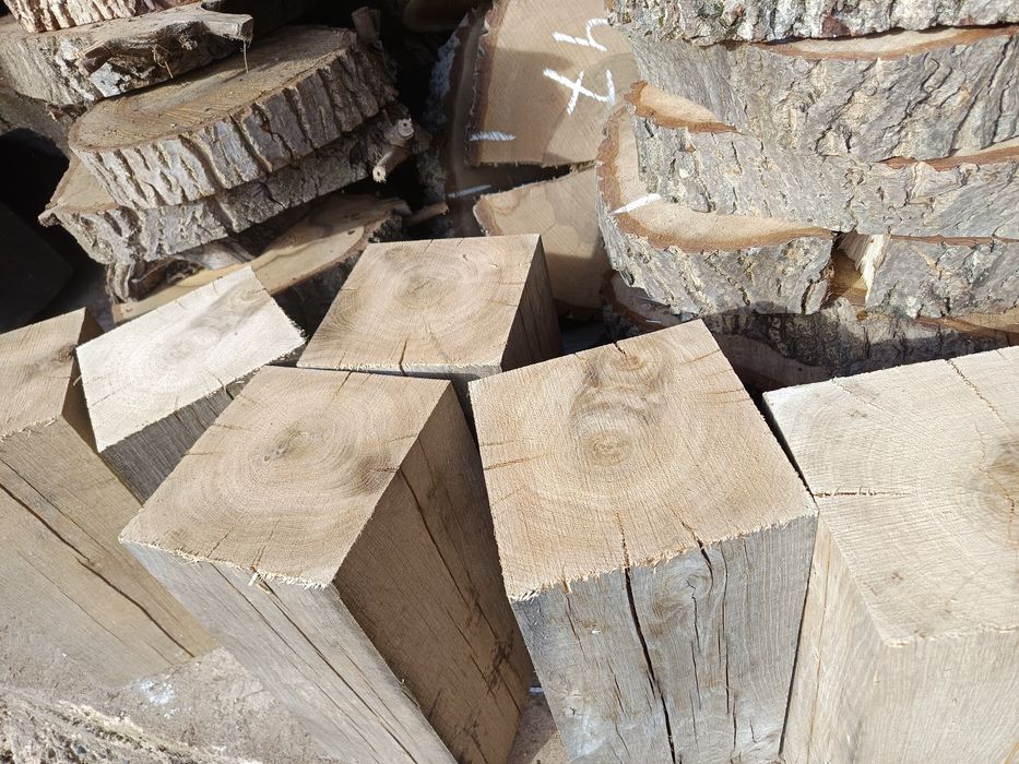 Klocki dębowe, ozdobne stołki itp