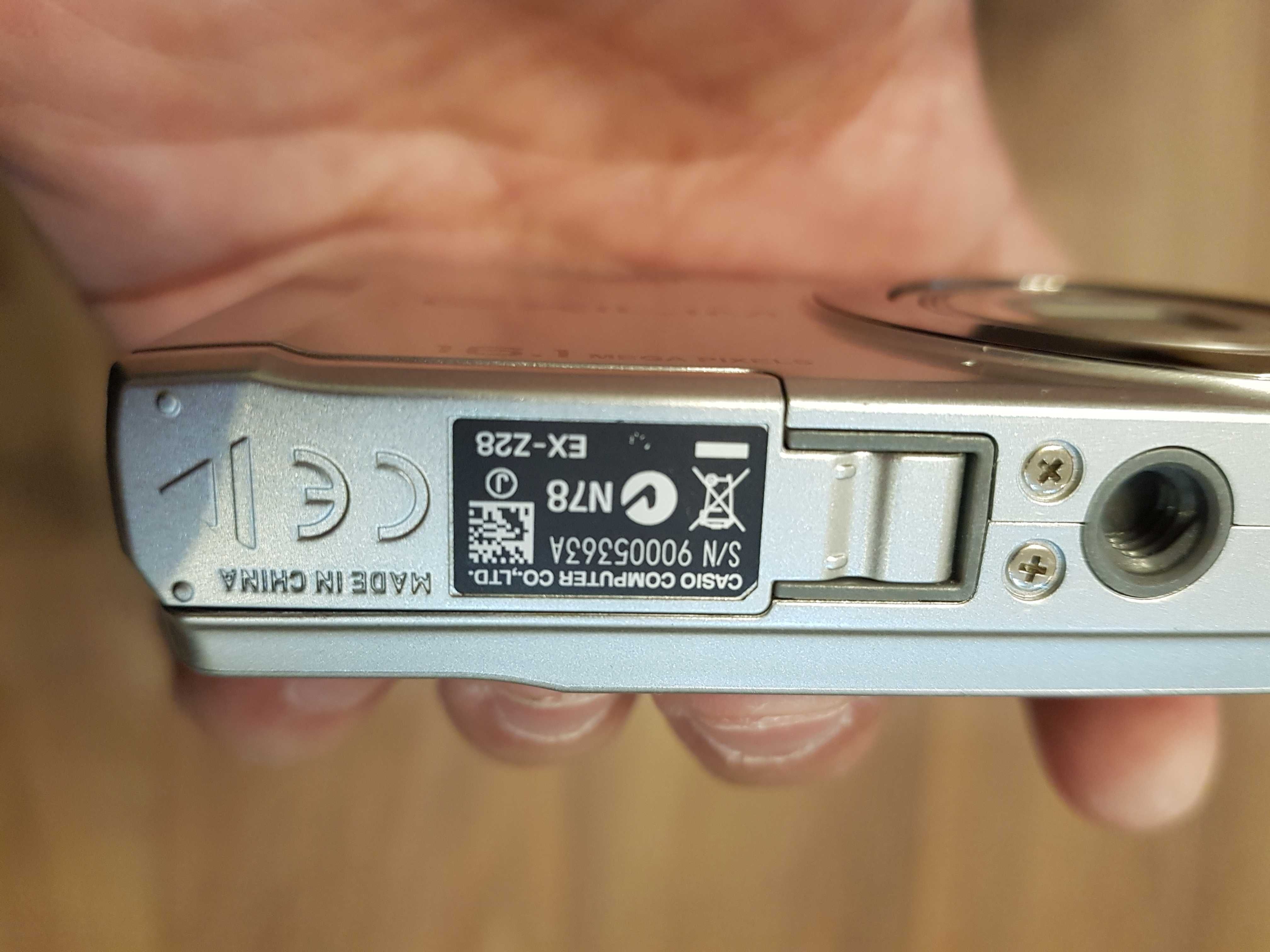 CASIO EXILIM EX-Z28 Silver 16.1 MP Digital Camera