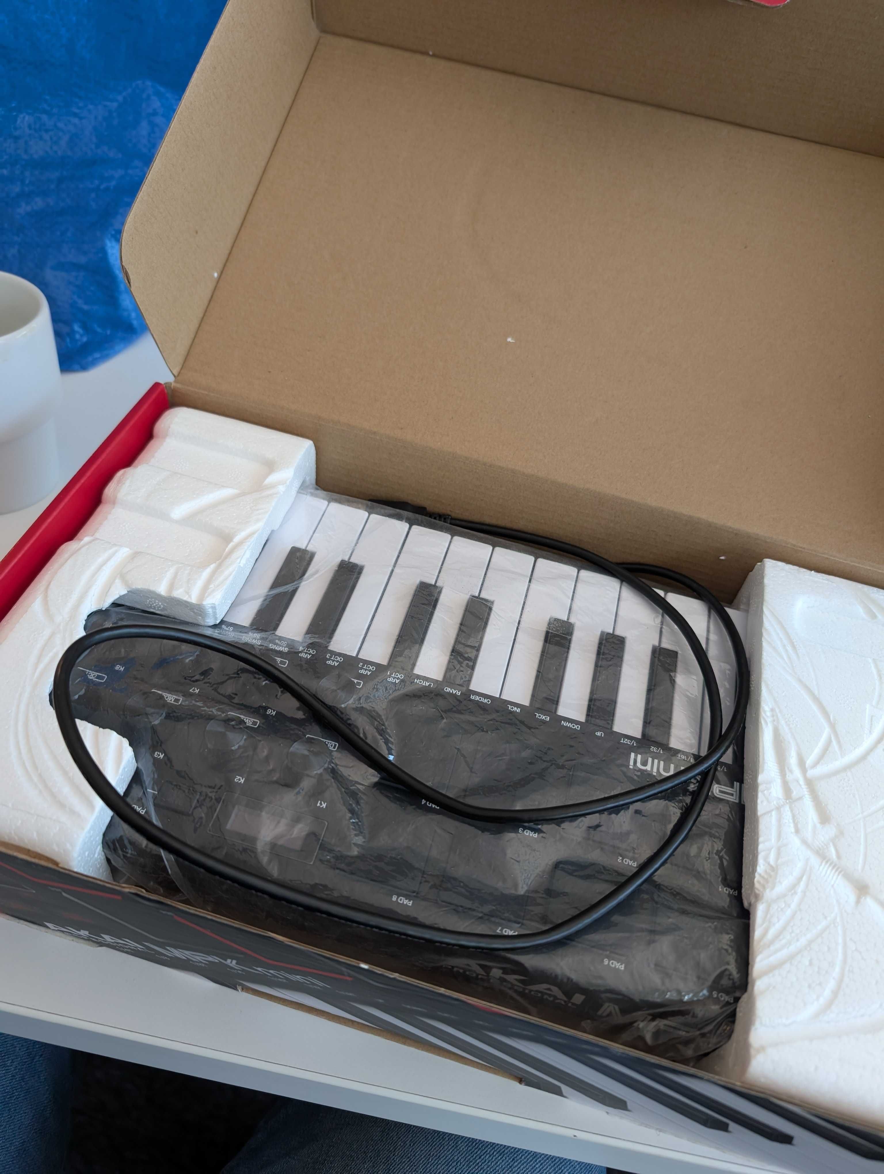 AKAI MPK MINI MK3 - mini klawiatura sterująca