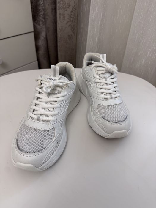Кросівки жіночі Skechers, розмір 38,5