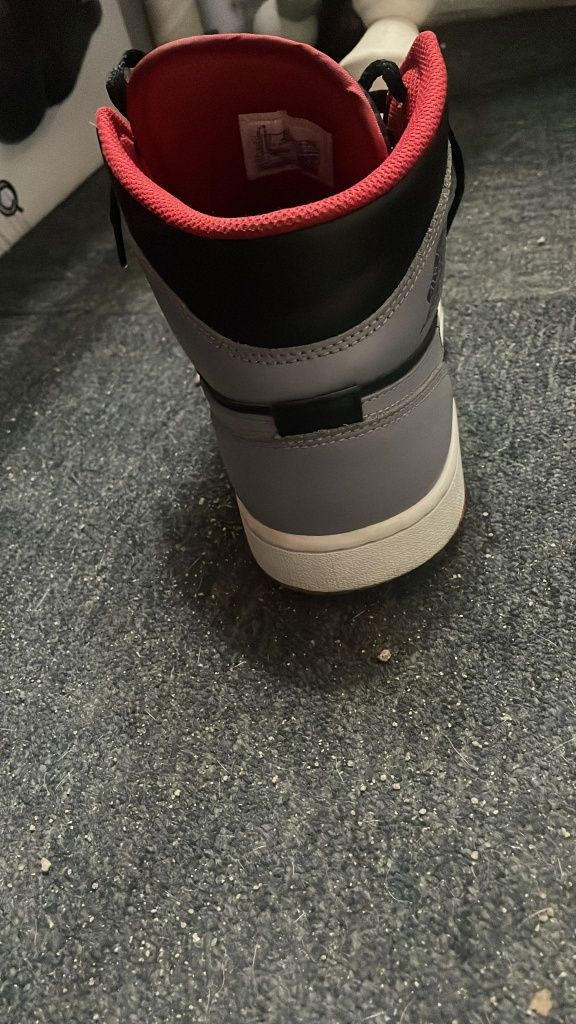 Jordan 1 Mid Cinzento Preto