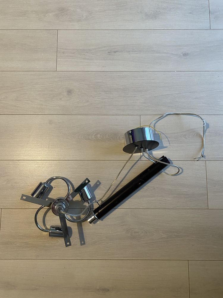 Lampa sufitowa z drewnem