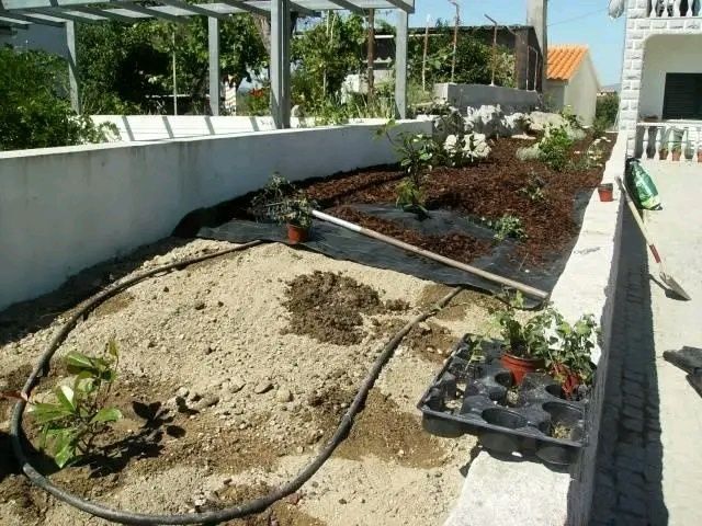 Colocação de relva sintética e natural, piscinas, decks,seixo,jardins