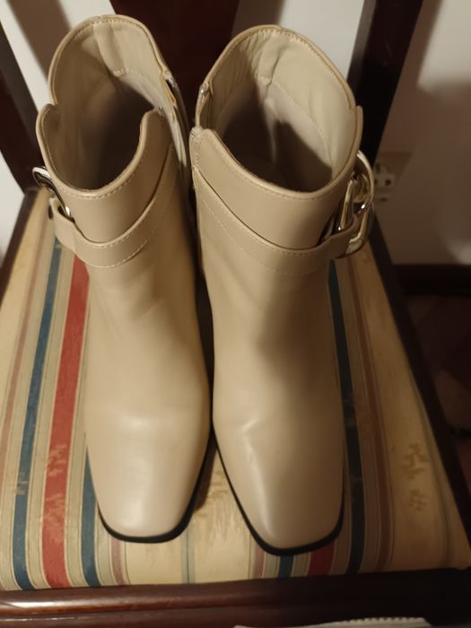 Botins    beiges  39 novos   a   estrear