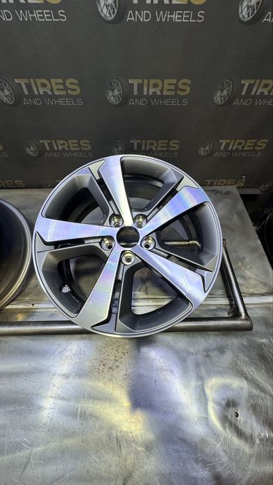 Peugeot 308 2 диски  7.5x17 et44 5x108 9677989777