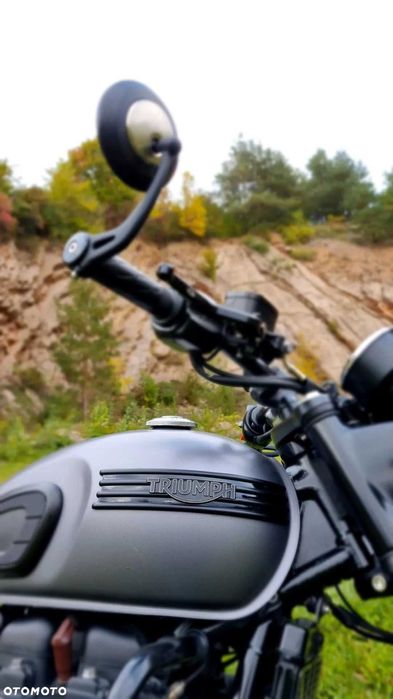 Triumph Bonneville T120 Black Salon PL custom scrambler