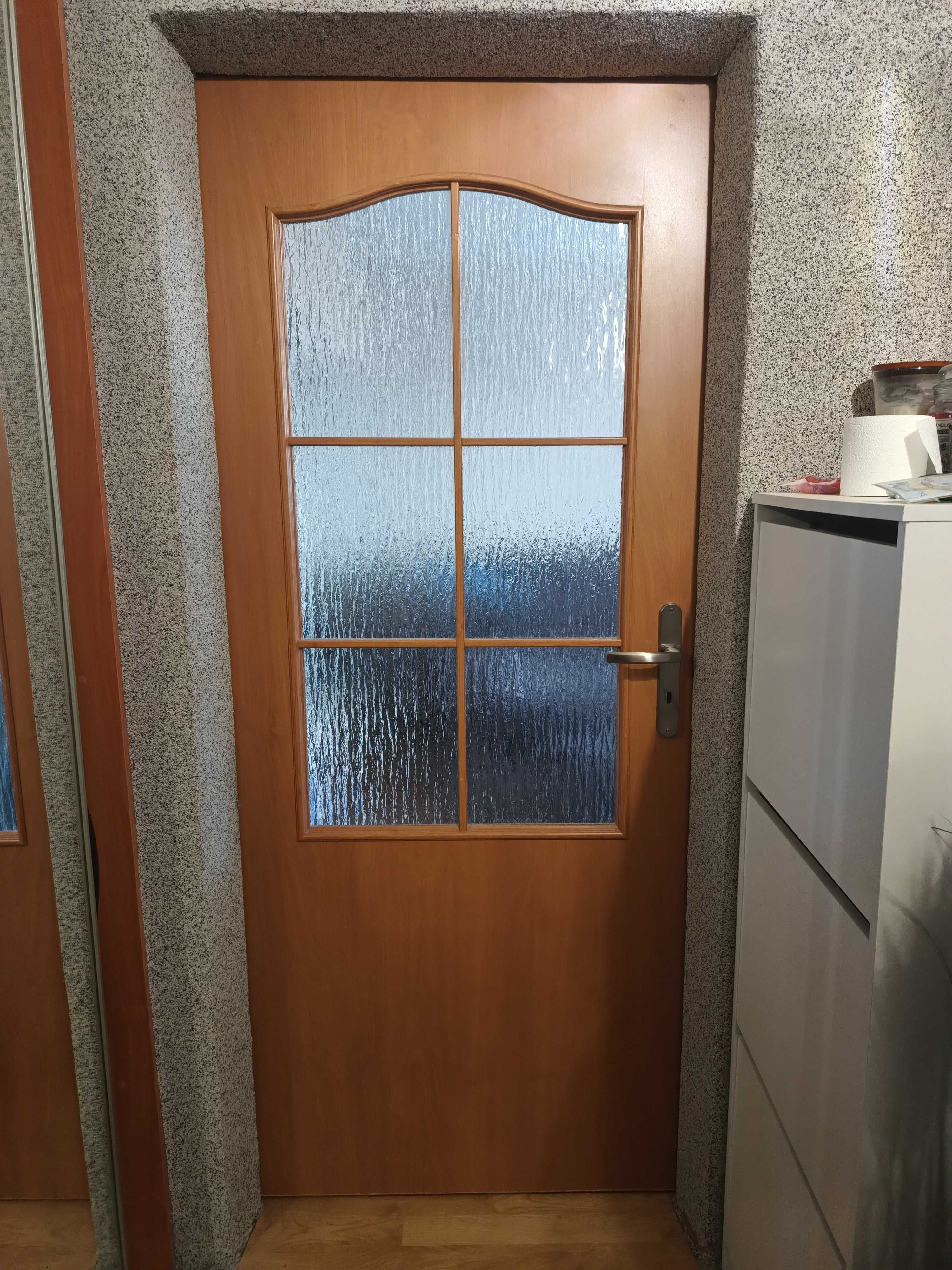 Drzwi wewnętrzne pokojowe 80 z okuciami Prawe