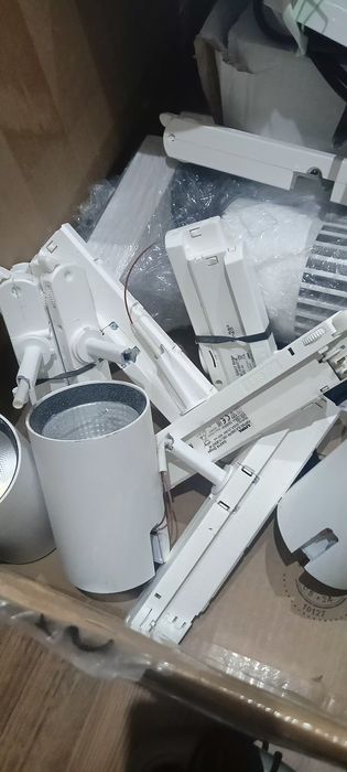 Refrektor led lampa szynowa oświetlenie szynowe szyna szynoprzewód