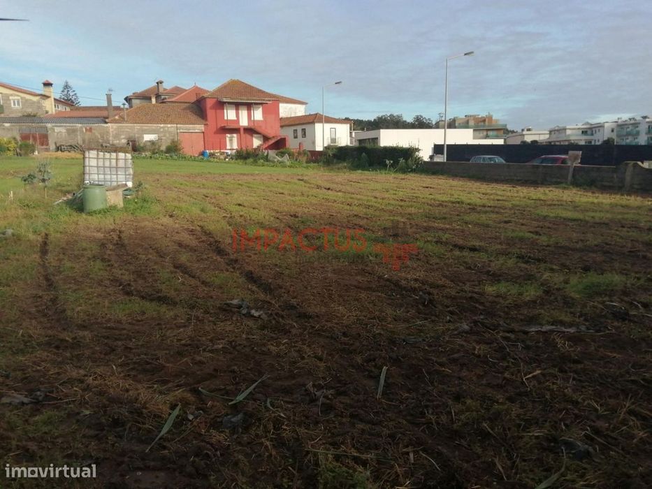 Terreno para moradias perto da praia