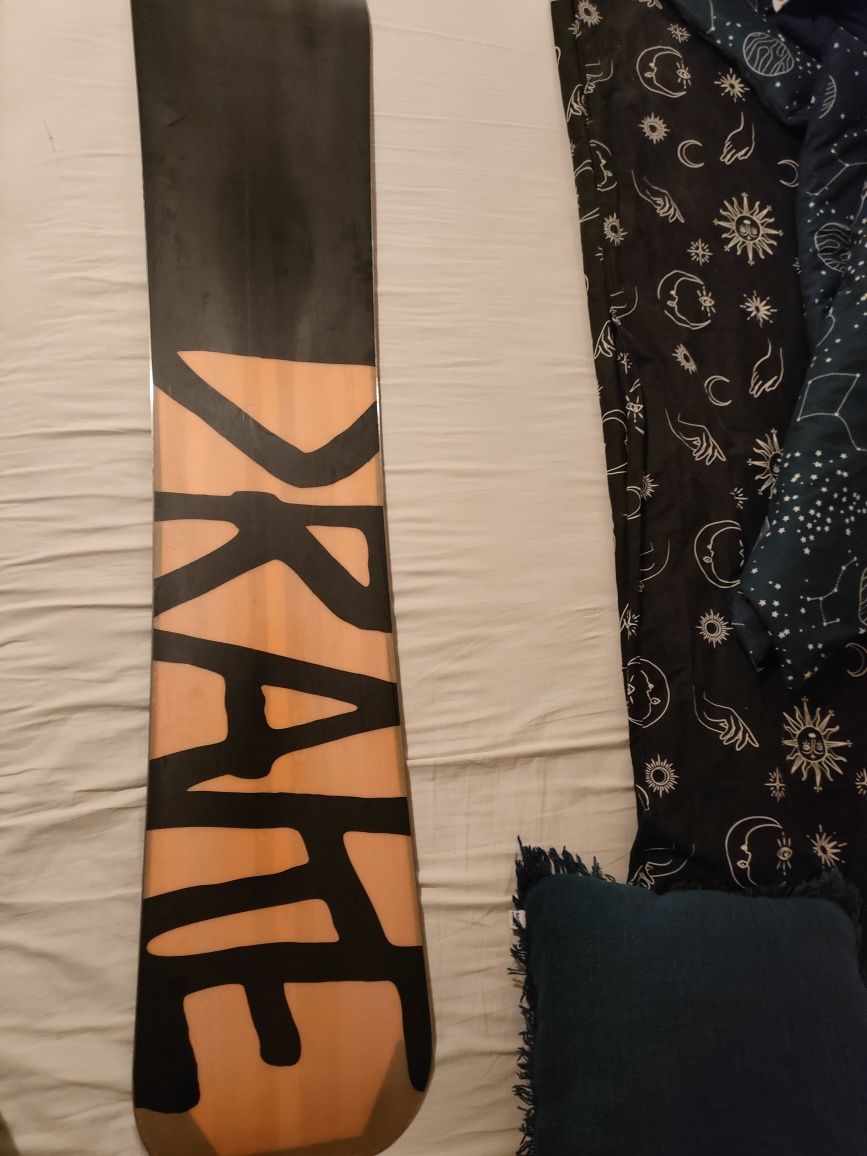 Deska snowboardowa Drake Guerrilla 158cm