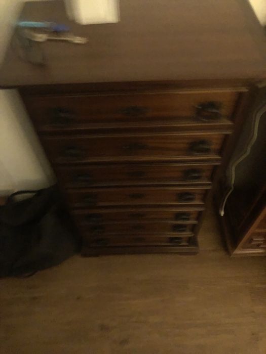 Comoda em madeira pura como nova