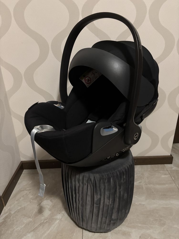 Автокрісло Cybex Cloud Z Deep Black ідеальний стан