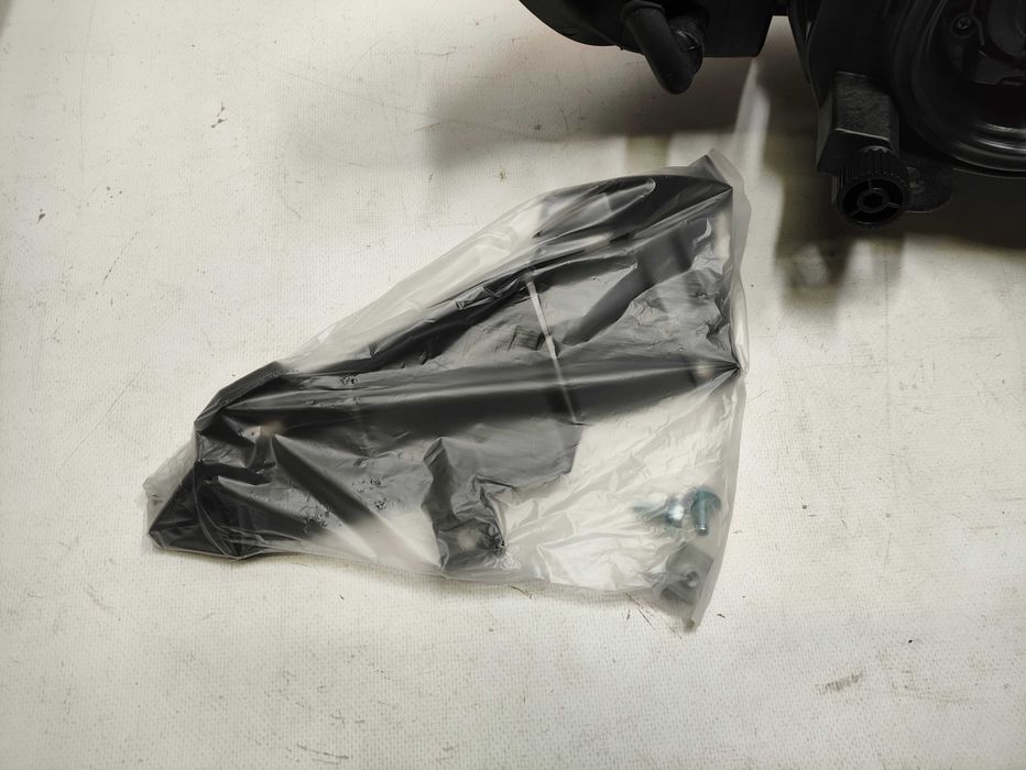 Lampa prawa reflektor prawy BMW E39 HB3, H7  NOWA