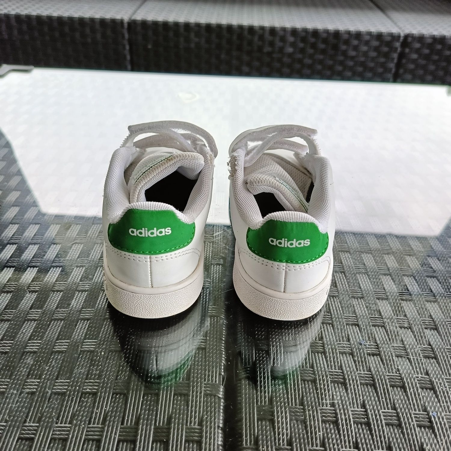 Białe buty dziecięce Adidas na rzepy R.27