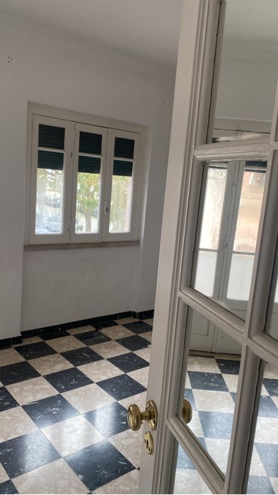 Quarto Alhandra perto da estação, de frente para o rio