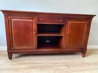 Elegancka drewniana komoda pod Telewizor DREXEL