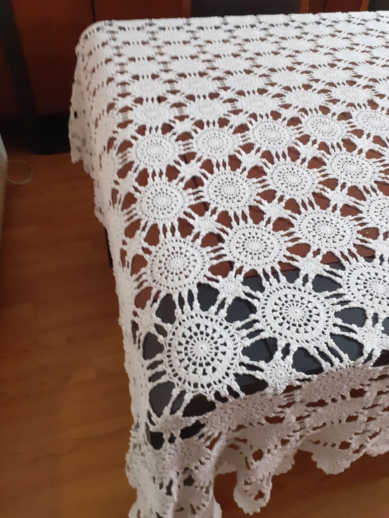 Toalha de mesa/colcha em renda feira à  mão com linha n°20