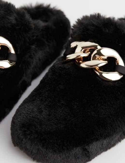 H&M kapcie klapki mule z imitacji futra z ozdobnym złotym łańcuchem
