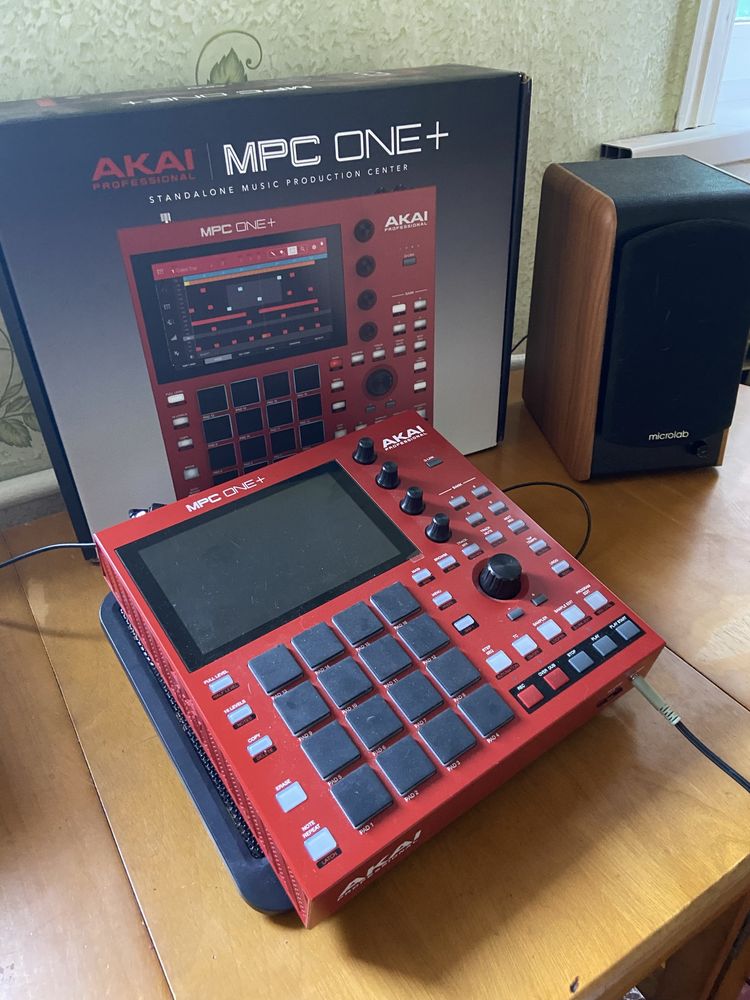 Семплер/грувбокс AKAI MPC One+