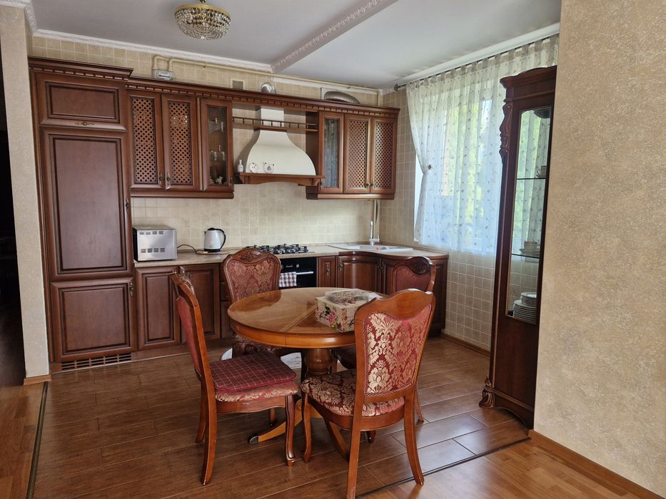 Двоповерховий дуплекс с сучасним капітальним ремонтом