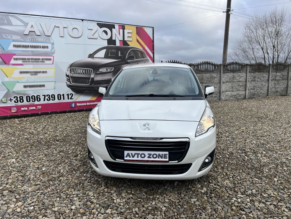 Сімейна машина в дуже гарному стані за всіма деталями телефонуйте