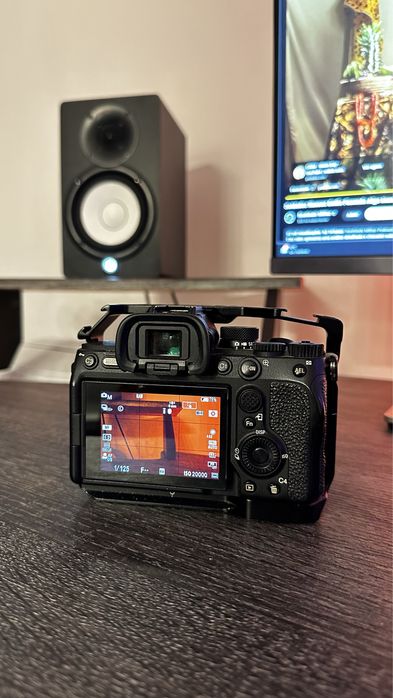 Sony a7iv + Cage Smallrig + Lente Retro