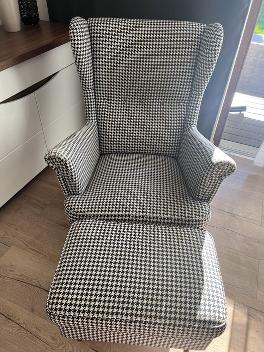IKEA STRANDMON Fotel uszak Pepitka czarno biały x podnóżkiem