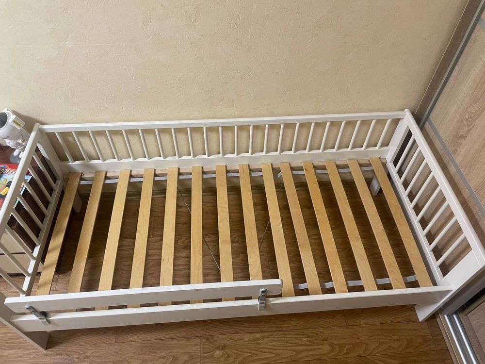 Продам детскую кровать IKEA с ограничителем