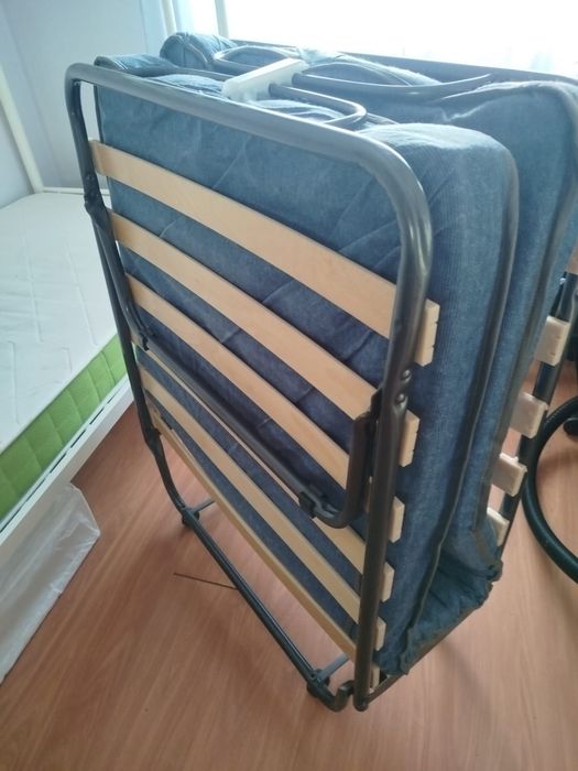 Divãm practicamente novo