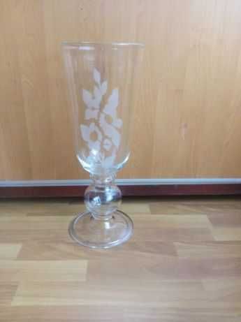 Скляна ваза з прозорого скла