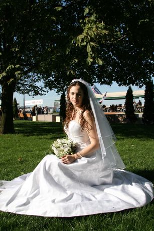 Ніжна весільна сукня ivory
