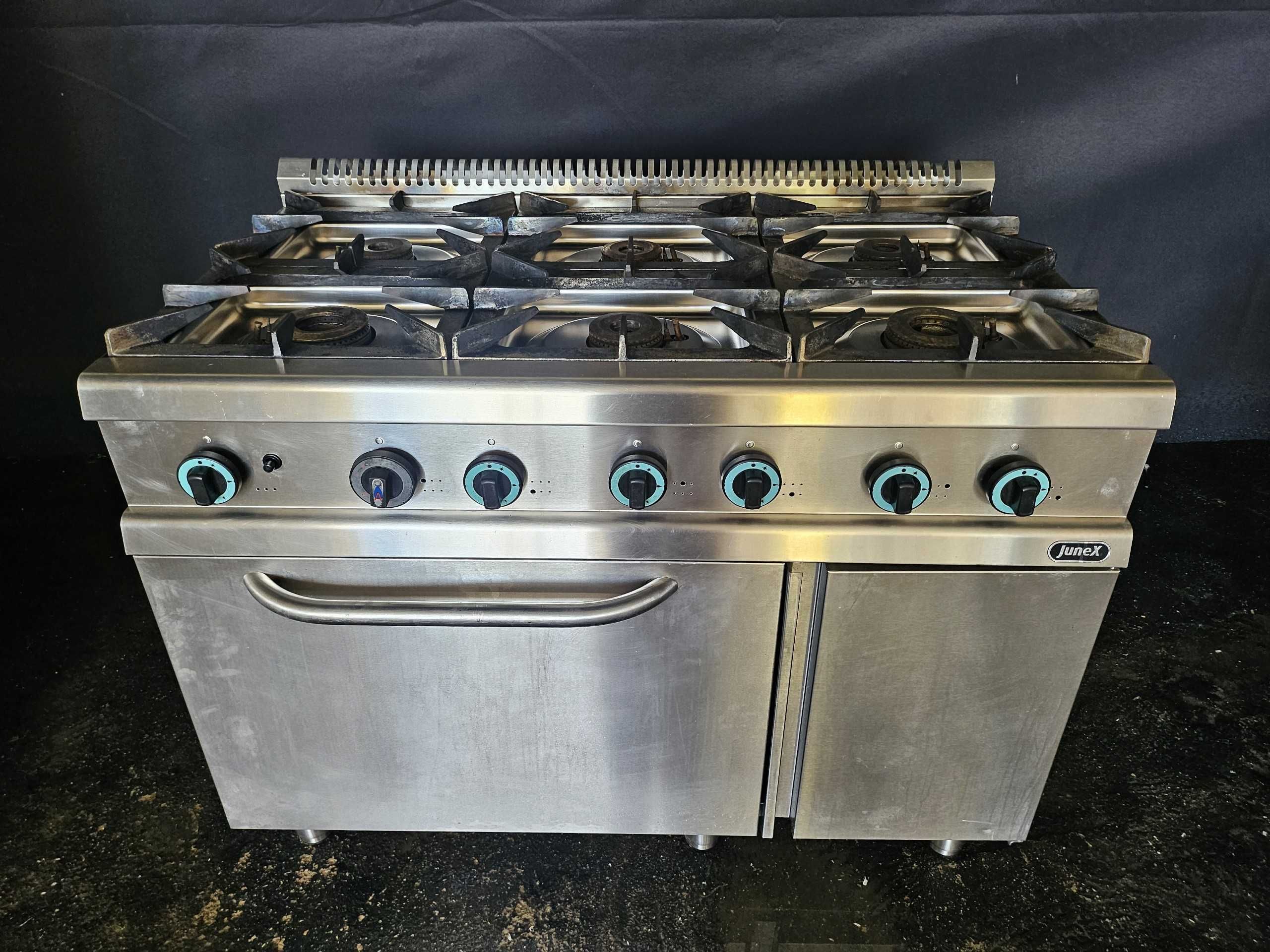 Fogão com 6 queimadores e forno