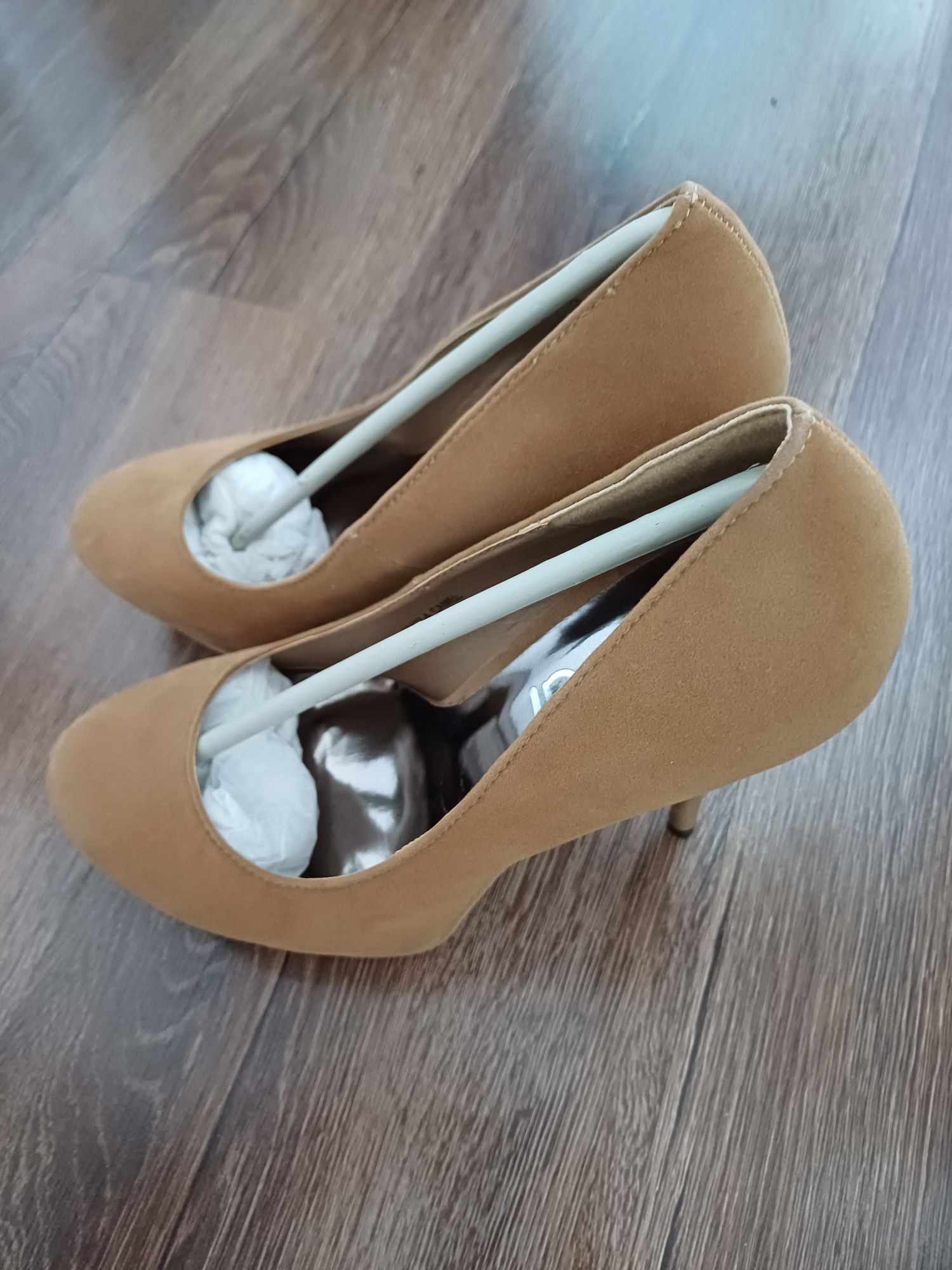 Nowe buty, szpilki na koturnach, rozmiar 40, realnie 37/38