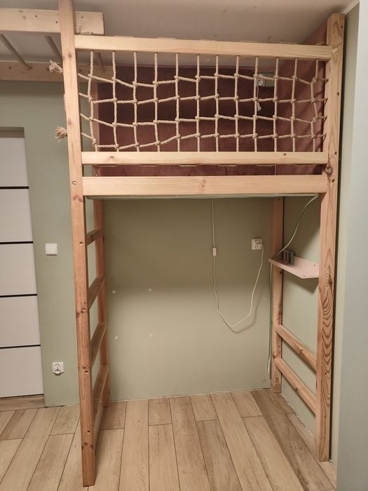 Łóżko piętrowe wspinaczka