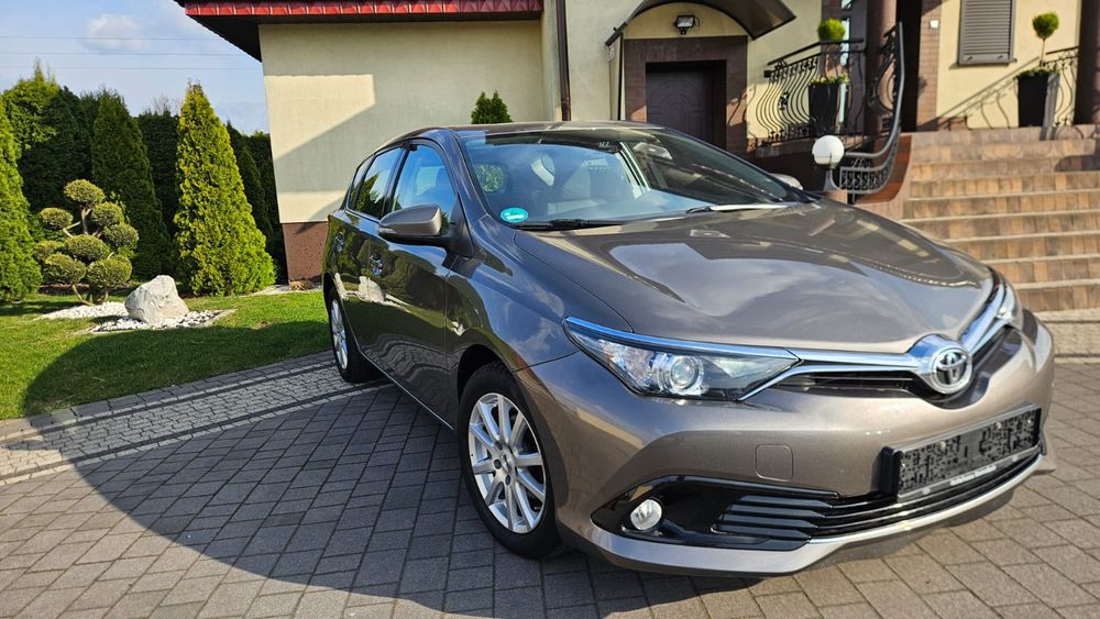 Toyota Auris 1.2 nawi kamera asystent tempomat książka serwisowa
