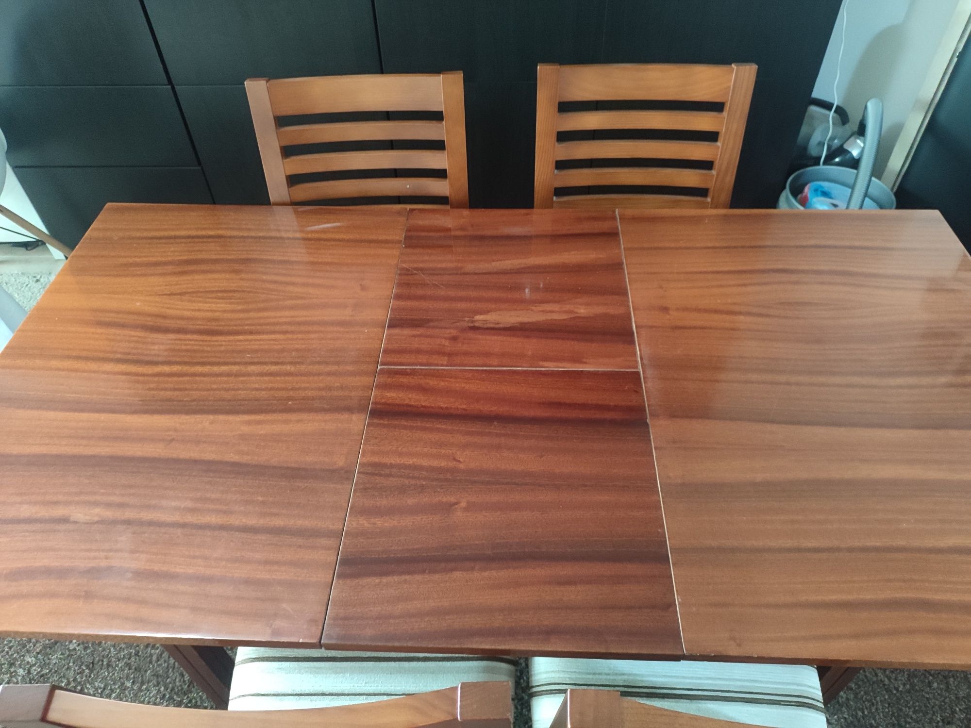 Mesa extensível de jantar com 4 cadeiras