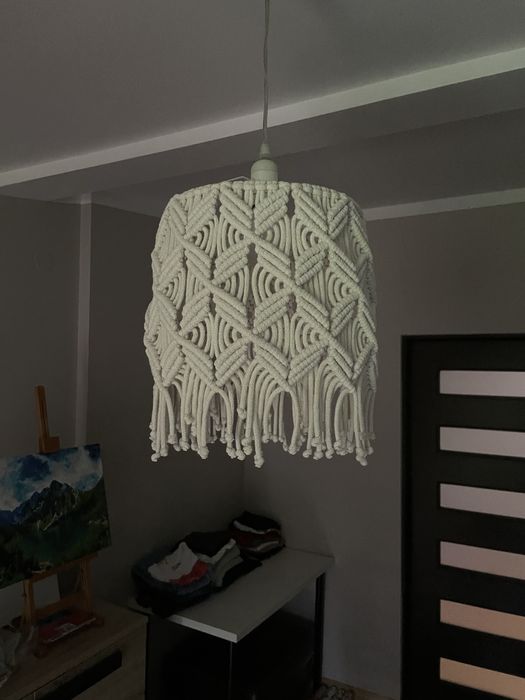 Lampa wisząca żyrandol wykonana ze sznurka techniką makramy