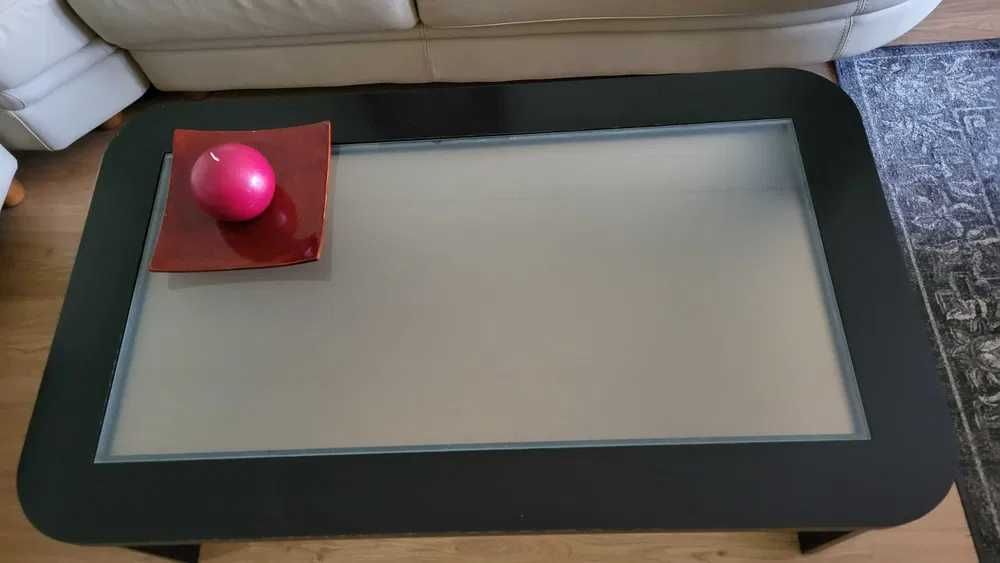 Mesa de centro em madeira com vidro