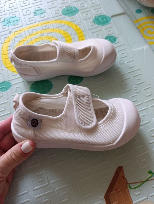 Безкоштовно  віддам дитяче взуття