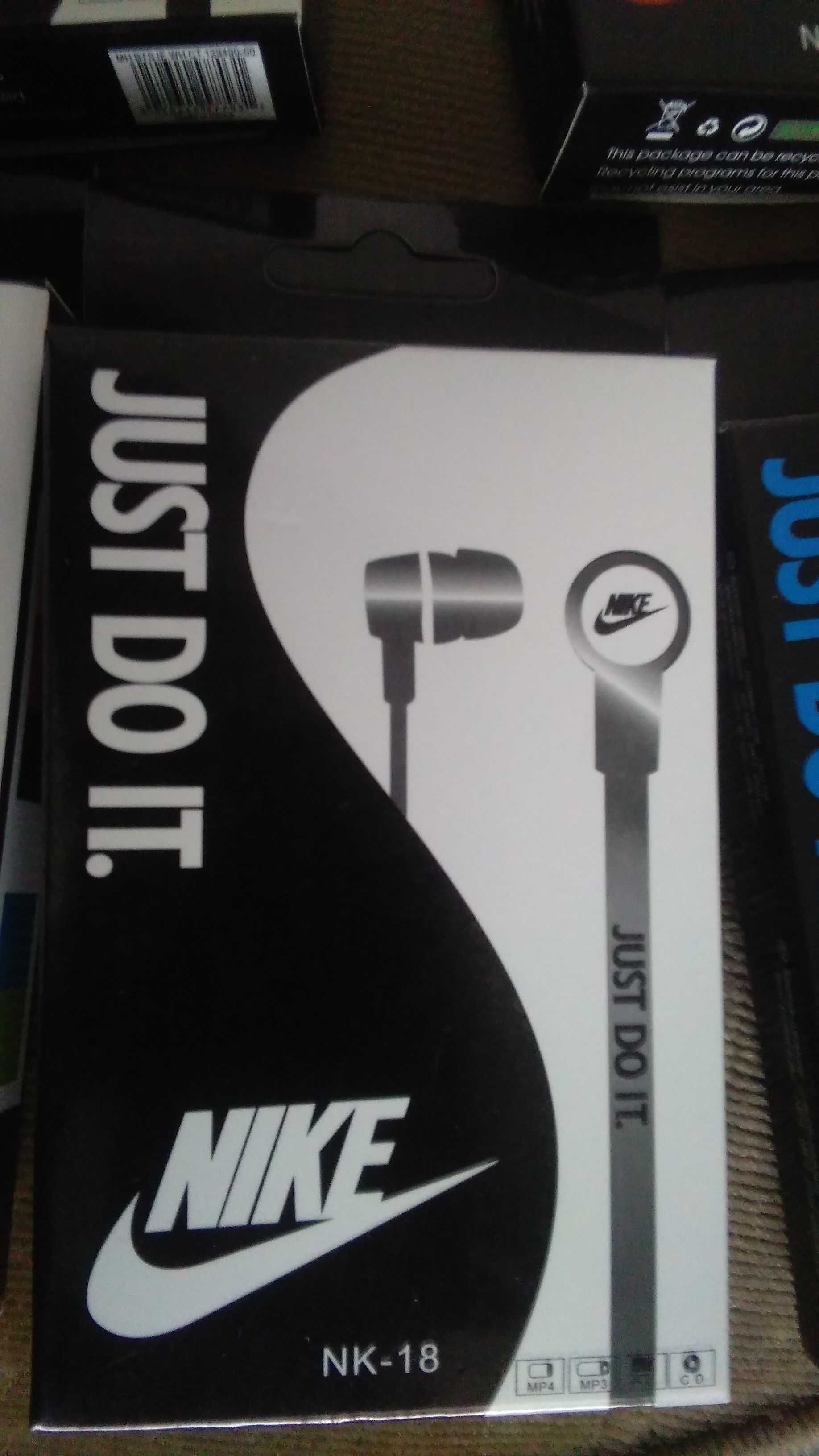 Phones em caixa da marca Nike