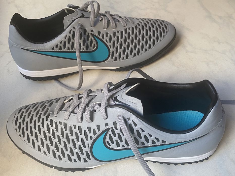 Кроссовки Nike для футзала