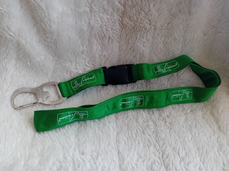 Smycz z otwieraczem Heineken