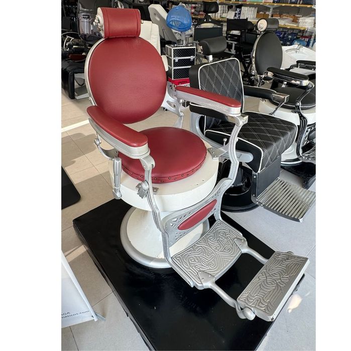 Cadeira de Barbeiro Vermelha Usada