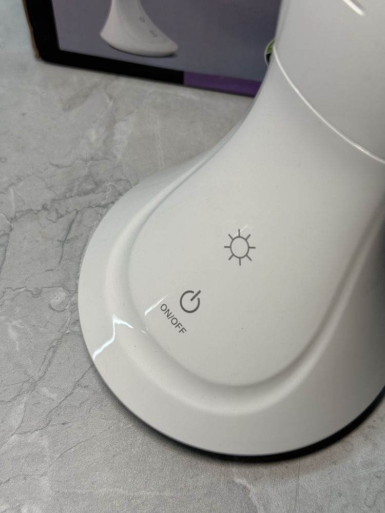 Настільна лампа.  На акумуляторі. 1200mAh
